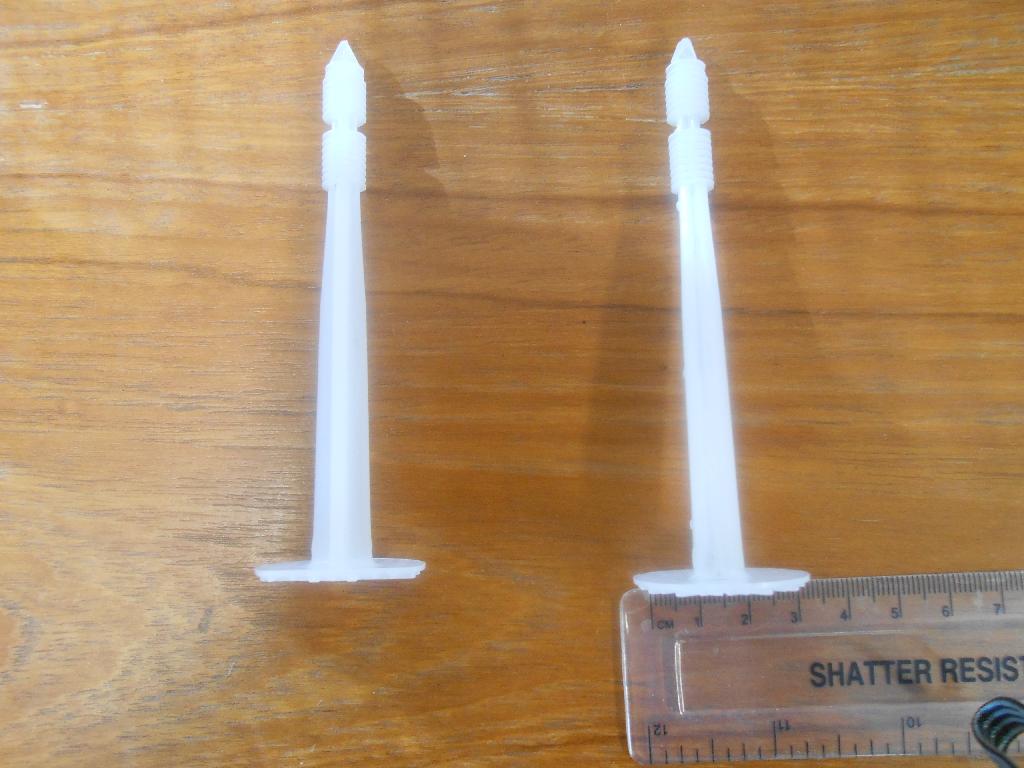 Plastic insulation fixing.
The product is used to secure insulated plaster board to walls.