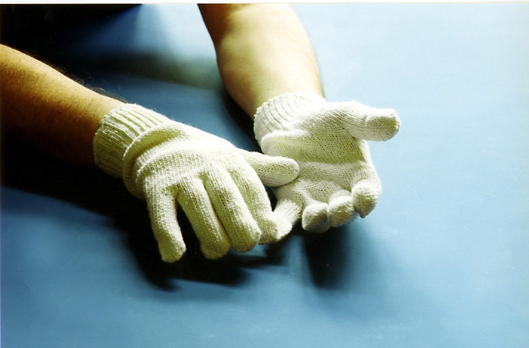 A knitted glove made from 65% polyester and 35% cotton. The glove has a ribbed elasticated cuff and is unlined.