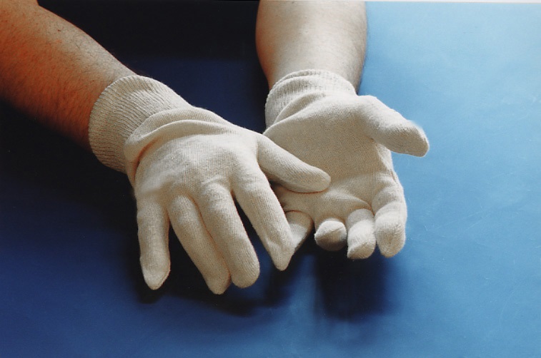 A knitted glove of 100% cotton. The glove has ribbed cuff and is unlined. The glove is available in a variety of sizes and weights.