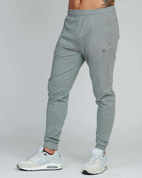 Men's jogger bottoms
Knitted made of 95% cotton and 5% spandex. Grey in colour.