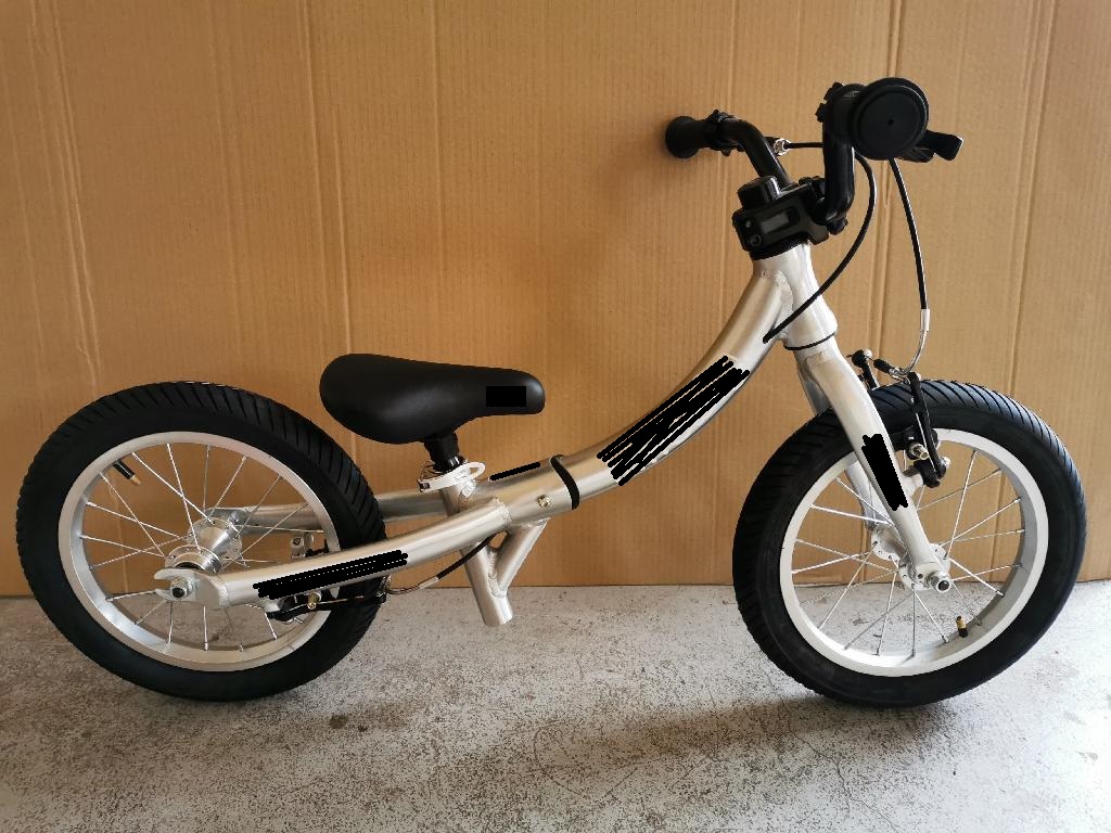 CHILD’S BALANCE BIKE. 

THIS IS A BALANCE BIKE THAT ENABLES A CHILD TO DEVELOP THEIR COORDINATION & BALANCE. THE CHILD PROPELS THE BALANCE BIKE BY PUSHING OFF THE GROUND WITH THEIR FEET. IT IS PRESENTED UNASSEMBLED.
AT THE POINT OF IMPORT THE PARTS INCLUDE A WELDED TWO PART ALLOY FRAME, WELDED STEEL OR ALLOY FORK, HANDLEBARS, STEM, SPACER, BALL BEARING HEADSET, GRIPS, 2 X BRAKE LEVER, 2 X BRAKE CALIPER, 2 X BRAKE CABLES, SADDLE AND SEATPOST, 2 X SEAT CLAMP, 2 X ASSEMBLED WHEELS WITH BALL BEARINGS (TYRE, RIM TAPE, RIM, TUBE, HUBS AND SPOKES), TOOLS (SPANNER AND 2 HEX KEYS), INSTRUCTION LEAFLET AND ZIP LOCK PLASTIC BAG.
THE BALANCE BIKE CAN BE CONVERTED INTO A PEDAL BIKE BY THE ADDITION OF A DRIVETRAIN IF REQUIRED. THIS DRIVETRAIN (NOT PART OF THIS BTI) IS NOT IMPORTED WITH THE BALANCE BIKE. NEITHER ARE ANY OF THE INDIVIDUAL COMPONENTS OF THE DRIVETRAIN FITTED TO OR PRESENTED WITH THE BALANCE BIKE AT THE POINT OF IMPORTATION. THE DRIVETRAIN PARTS INCLUDE THE SPROCKET (REAR COG), CHAINRING (FRONT COG), CRANK, BOTTOM BRACKET (CRANK AXLE), CHAIN AND PEDALS.