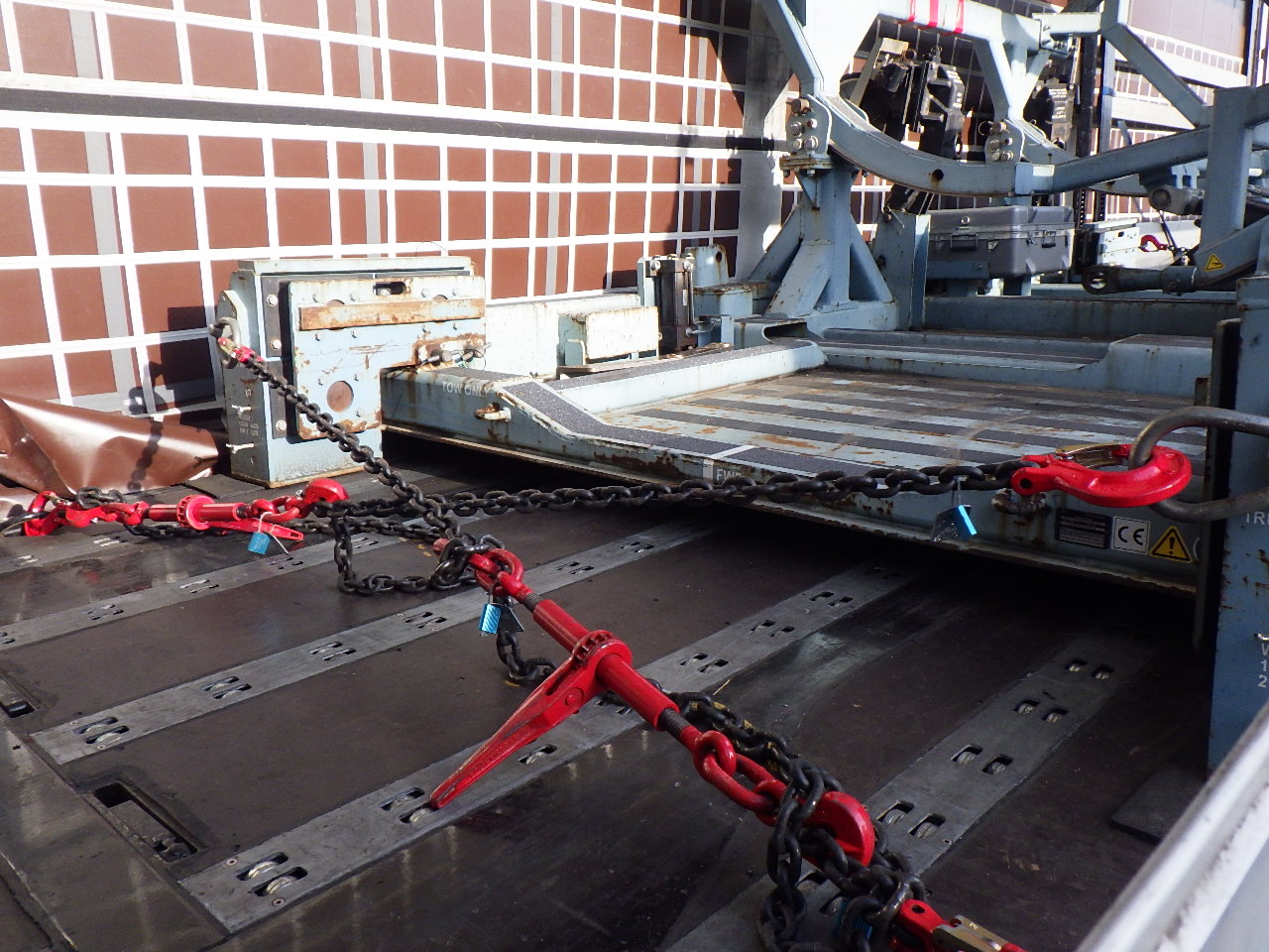 AIRCRAFT ENGINE STAND, WHICH IS USED FOR TRANSPORTING AND HOLDING AIRCRAFT ENGINES. THE STAND CAN ALSO HAVE THE FUNCTION OF ROTATING. THE PURPOSE OF THE STAND IS FOR MAINTENANCE OR INSPECTION OF THE ENGINE.