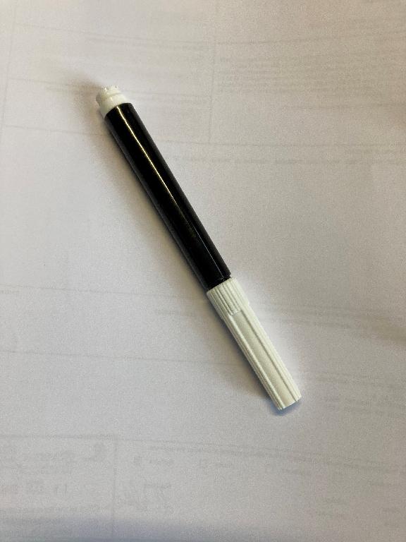 DRY WIPE MARKER.  FELT TIP PEN.  WATER BASED COLOUR.  BLACK BARREL WITH WHITE CAP, LENGTH 140MM.  DRY ERASE MARKER.  

THESE PENS ARE AN INTEGRAL PART OF A BOARD GAME.  3 PENS PER GAME.