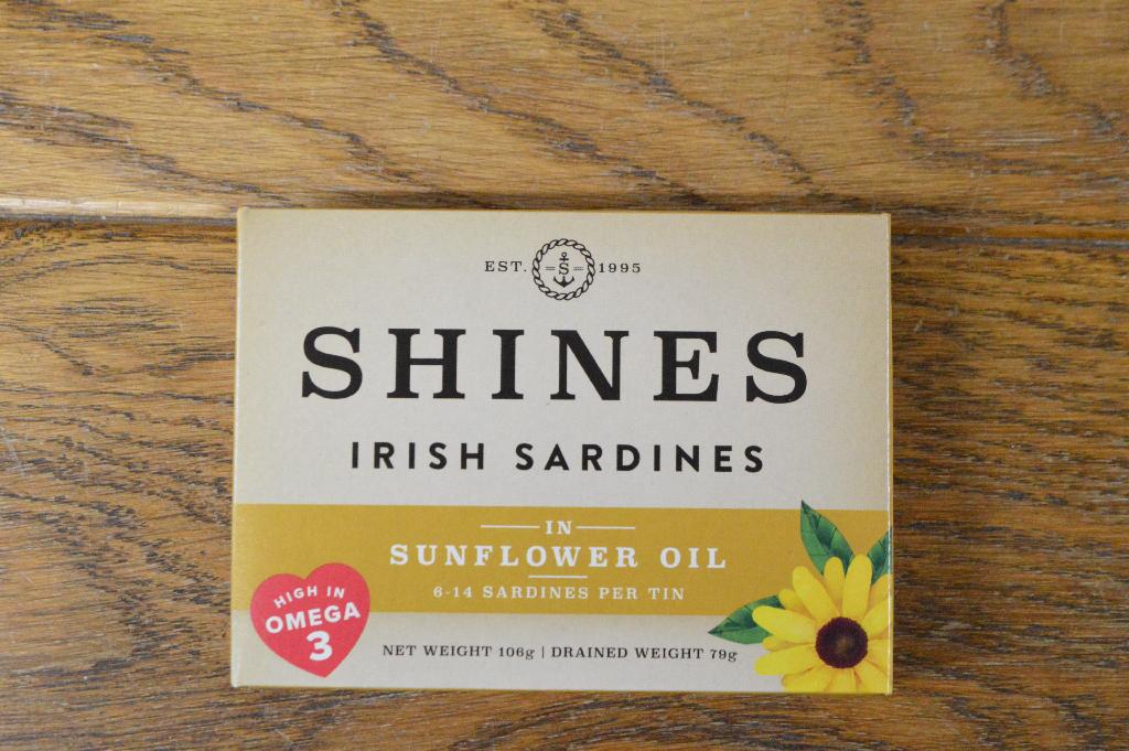 Brisling Sardines (Sprattus sprattus) in sunflower oil. 
Net weight 106g, drained weight 79g.
Composition: Brisling Sardines (Sprattus sprattus) 75%, sunflower oil, salt.
6-14 sardines per tin.
The brisling sardines are cooked, heads and tails removed, and packaged in airtight cans.