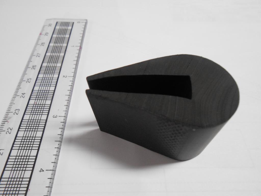 Extruded solid rubber profile
They are used to prevent steel on steel wear on machines. The function of the machine is to wash and screen sand and gravel.
It is composed of non cellular vulcanised EPDM (Ethylene Propylene Diene Monomer) rubber