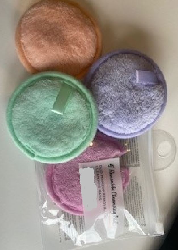 The pack contains 5 reusable pads used for make up removal and cleansing, the outer material is knitted polyester, filled with sponge.
