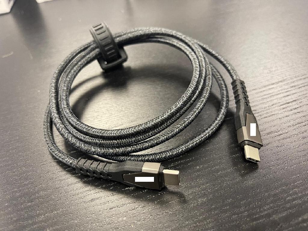 Insulated electrical cable.
Equipped with a type USB C connector at both ends.
For a voltage of 5 VDC.
With a length of 1.5m.
Rugged, braided Kevlar cable.
Intended for connecting and charging devices and for data transfer between the connected devices.
Compatible with USB C devices.
