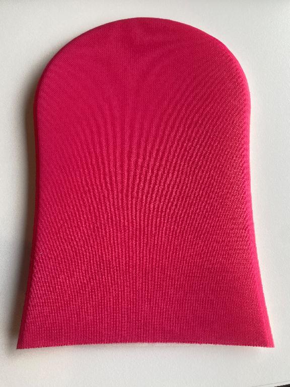 Mitt for the application of cosmetics. 

The top layer is made of a knitted polyester textile material and is used to apply bronzer lotion while the bottom layer is made of a plastic foam and used to apply self-tanning products.