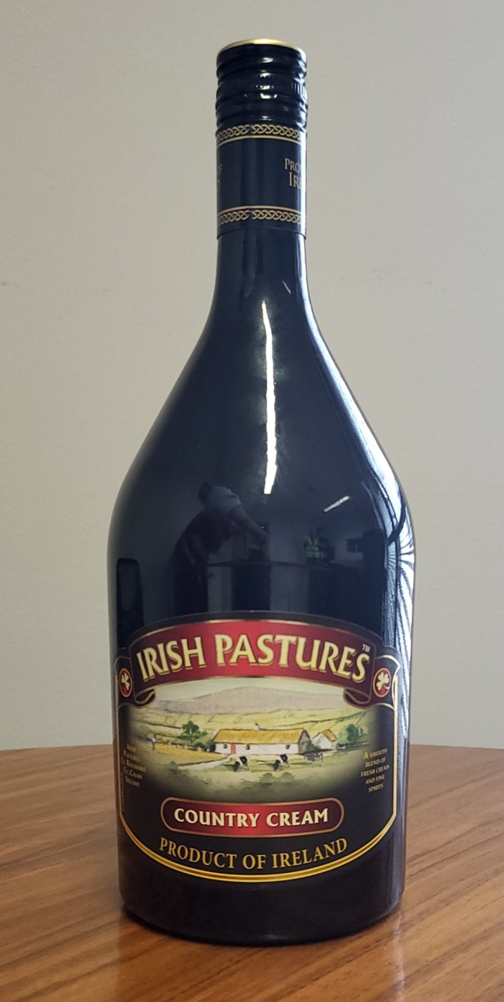 Alcoholic drink made up of a blend of fresh dairy cream and spirits with 12% ALC/VOL.
700ML & 1000ML - Bottles. Pale Golden Brown / Caramel Colour. 6 & 12 bottles per case.