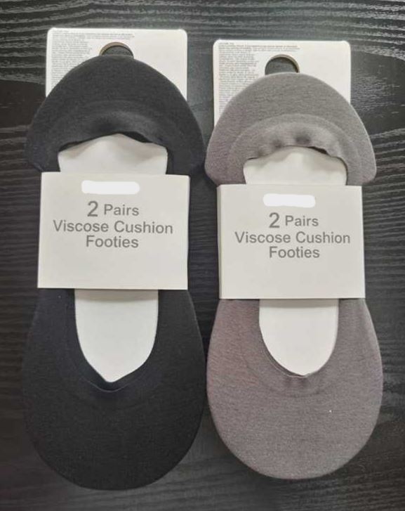 Footies with sewn-on outsoles made of textile material with plastic foam insert,
To be worn in other footwear for comfort
With an upper part made of textile material. the upper and sole are constructed separately and then stitched together. This is to be worn inside other footwear.
upper 47% cotton / 46% viscose / 7% elastane; sole 93%
cotton / 7% elastane. Plastic foam insert into the sole