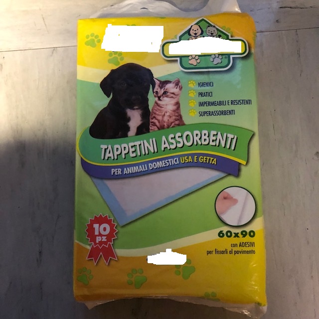 TELI ASSORBENTI MONOUSO PER ANIMALI DOMESTICI.
I TELI HANNO LA FUNZIONE DI ASSORBIRE LE DEIEZIONI ANIMALI E TRATTENERE I RELATIVI ODORI; POSSONO ESSERE FISSATI AL PAVIMENTO CON QUATTRO PUNTI ADESIVI POSTI SUL RETRO.
OGNI TELO E' COMPOSTO DA TRE STRATI: UN TESSUTO NON TESSUTO DI POLIPROPILENE (15,28%), UNO STRATO CENTRALE DI CELLULOSA (60,37%) ED UNO STRATO DI POLIETILENE (24,35%).
LA MERCE E' COMMERCIALIZZATA IN CONFEZIONI DA 10 PEZZI NELLE SEGUENTI VARIANTI: TELI CM 60X60 O TELI CM 60X90.
