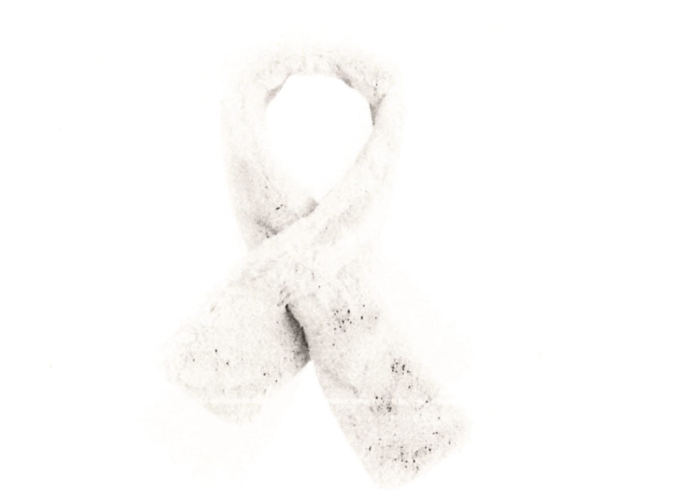 SCIARPETTA DA BAMBINA IN PELUCHE, SIMILE AD UNA PELLICCIA ARTIFICIALE.
L'ARTICOLO MISURA CIRCA CM 90X10 E  PRESENTA UNA FESSURA IN CUI INFILARE UNA DELLE DUE ESTREMITA' PER POTERLA INDOSSARE "INCROCIATA" SUL DAVANTI.
IL CAPO E' CONFEZIONATO A PARTIRE DA UNA STOFFA A MAGLIA DETTA "A PELI LUNGHI"
LA STOFFA A MAGLIA E' AL 100% IN POLIESTERE