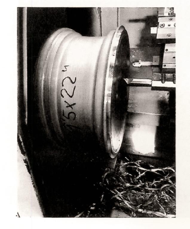 SEMILAVORATO IN ALLUMINIO DESTINATO ALLA TRASFORMAZIONE IN UN PRODOTTO FINITO DELLA VOCE 8708.
L'ARTICOLO, DI FORMA CILINDRICA E PESO DI 45 KG CIRCA, E' REALIZZATO, PER DICHIARAZIONE DI PARTE, PARTENDO DALLA FUSIONE DI BARRE DI ALLUMINIO A CUI SEGUE UN PROCESSO DI FORGIATURA A CALDO. SUCCESSIVAMENTE IL SEMILAVORATO VIENE TRATTATO TERMICAMENTE ALLO SCOPO DI AVERE UNA SUPERFICIE REGOLARE.
IL SEMILAVORATO NON E' UTILIZZABILE NELLO STATO IN CUI SI TROVA,  HA LA FORMA APPROSSIMATIVA DEL PRODOTTO  FINITO E PUO' ESSERE UTILIZZATO ESCLUSIVAMENTE PER LA FABBRICAZIONE  DI RUOTE PER AUTOVEICOLI DELLE SEGUENTI MISURE: DIAM. 19" PER LARGH. 9/9,5/10/10,5/11/11,5/12," - DIAM. 20" PER LARG.  9/9,5/10/10,5/11/11,5/12/12,5" - DIAM. 21" PER LARGH. 9/9,5/10/10,5/11/11,5/ 12/12,5" - DIAM. 22" PER LARGH.9/9,5/10/10,5/11,/11,5/12 -DIAM. 23" PER LARG. 10/10,5/11/12" -- DIAM. 24"PER LARGH. 10/10,5/11/12/12,5".