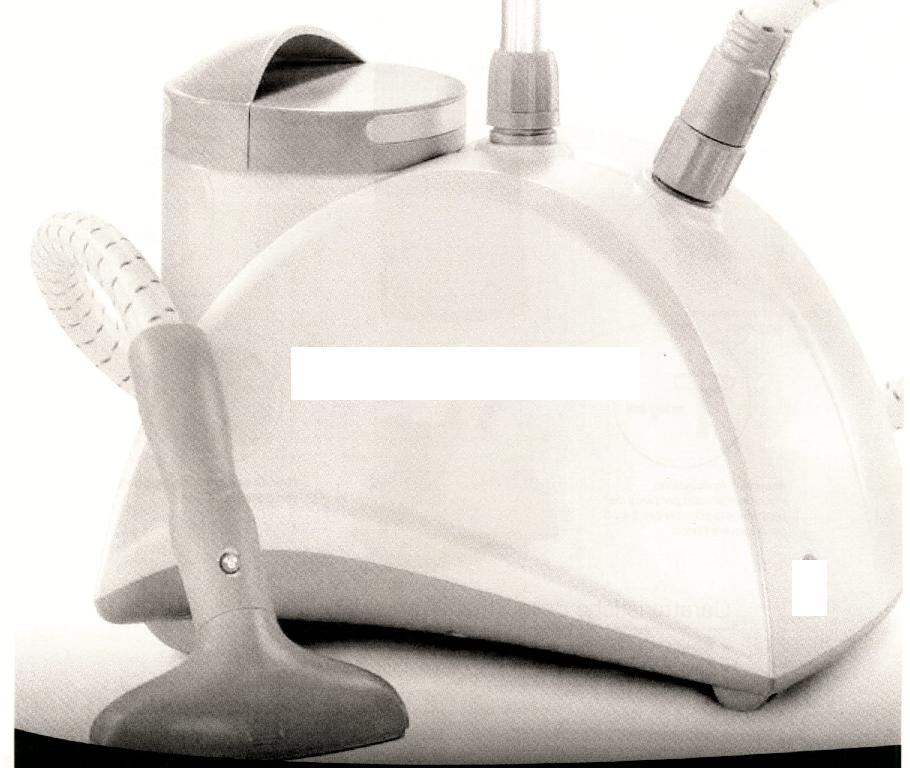 SISTEMA DI STIRATURA DI ABITI.
IL DISPOSITIVO E' DESTINATO ALLA RIMOZIONE DI PIEGHE NEI TESSUTI E ALLA DISINFEZIONE DEGLI INDUMENTI.
IL SISTEMA FUNZIONA GRAZIE ALL'EMISSIONE DI UN GETTO DI VAPORE CONTINUO.
IL MACCHINARIO PRESENTA I SEGUENTI COMPONENTI:
- UN SERBATOIO D'ACQUA,
- UN'ASTA TELESCOPICA CHE PERMETTE IL FISSAGGIO DEGLI INDUMENTI IN UNA GRUCCIA ROTANTE,
- UNA PIASTRA IN ACCIAIO INOX CON UGELLI CHE PERMETTONO LA FUORIUSCITA DEL VAPORE
- UN CAVO FLESSIBILE CHE COLLEGA LA PIASTRA AL SERBATOIO.