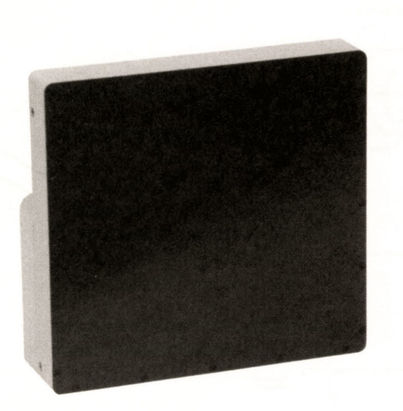 PANNELLO PER RAGGI X. 

L’ARTICOLO E’ COSTITUITO DA UNA MATRICE BIDIMENSIONALE A FOTODIODI DI SILICIO AMORFO E TRANSISTOR A STRATO SOTTILE (TFT). SULLA SUPERFICIE DELLA MATRICE DI SILICIO AMORFO SI TROVA UNO SCINTILLATORE A RAGGI X CHE CONVERTE I FOTONI DEI RAGGI X IN UNA RADIAZIONE VISIBILE. QUESTO SCINTILLATORE CONSISTE IN UNO STRATO SOTTILE DI 700 MICROMETRI DI CESIO IODURO DROGATO AL TALLIO CHE E’ DIRETTAMENTE DEPOSITATO SULLA MATRICE DI SILICIO AMORFO.
VI E’, ALTRESI’, UNO STRATO INTEGRO DI METALLO CHE HA LA FUNZIONE DI STRATO PROTETTIVO NONCHE’ DI MIGLIORARE LA RESA DI LUCE IN CORRISPONDENZA DEL PIANO FOTODIODO.
IL DISPOSITIVO E’ COSTRUITO SU UN SUBSTRATO DI VETRO ALLA STESSA STREGUA DEI TFT DEGLI SCHERMI PIATTI A MATRICE ATTIVA.
L'ARTICOLO PESA 1,64 KG.