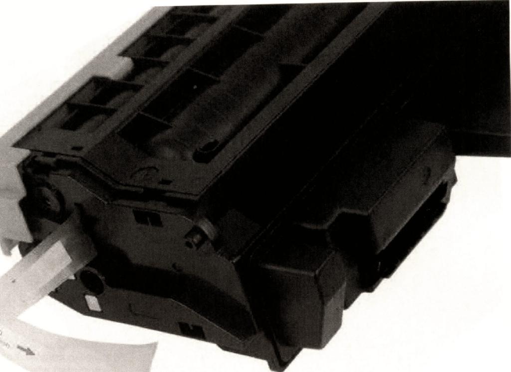 CARTUCCIA DI TONER.
L'ARTICOLO E' DESTINATO AD ESSERE UTILIZZATO CON SPECIFICA STAMPANTE ED E' DOTATO SULLA PARTE LATERALE DI MECCANISMI MECCANICI DESTINATI ALLA CONNESSIONE CON LA STAMPANTE STESSA E FUNZIONALI A FAR RUOTARE LE PARTI INTERNE DELLA CARTUCCIA.
IL PRODOTTO E' IN PLASTICA ED E' COMPOSTO DAI SEGUENTI ELEMENTI: 1) TONER IN POLVERE 2) LAMA DI DISTRIBUZIONE 3) RULLO DI ALIMENTAZIONE 4) RULLO DI SVILUPPO 5) RESET MECCANICO.
