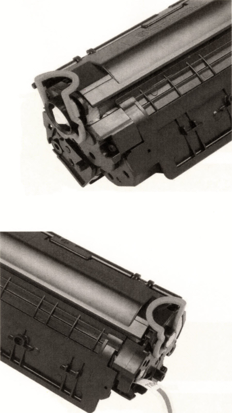 CARTUCCIA DI TONER.
L'ARTICOLO E' DESTINATO AD ESSERE UTILIZZATO CON SPECIFICA STAMPANTE ED E' DOTATO SULLA PARTE LATERALE DI MECCANISMI MECCANICI DESTINATI ALLA CONNESSIONE CON LA STAMPANTE STESSA E FUNZIONALI A FAR RUOTARE LE PARTI INTERNE DELLA CARTUCCIA.
IL PRODOTTO E' IN PLASTICA ED E' COMPOSTO DAI SEGUENTI ELEMENTI: 1) TONER IN POLVERE 2) RULLO MAGNETICO 3) TAMBURO/UNITA' IMMAGINE 4) RULLO DI CARICA PRIMARIO S) LAMA DI PULIZIA 6) LAMA DI DISTRIBUZIONE 7) RULLO DI ALIMENTAZIONE 6) RULLO DI SVILUPPO 9) CHIP.