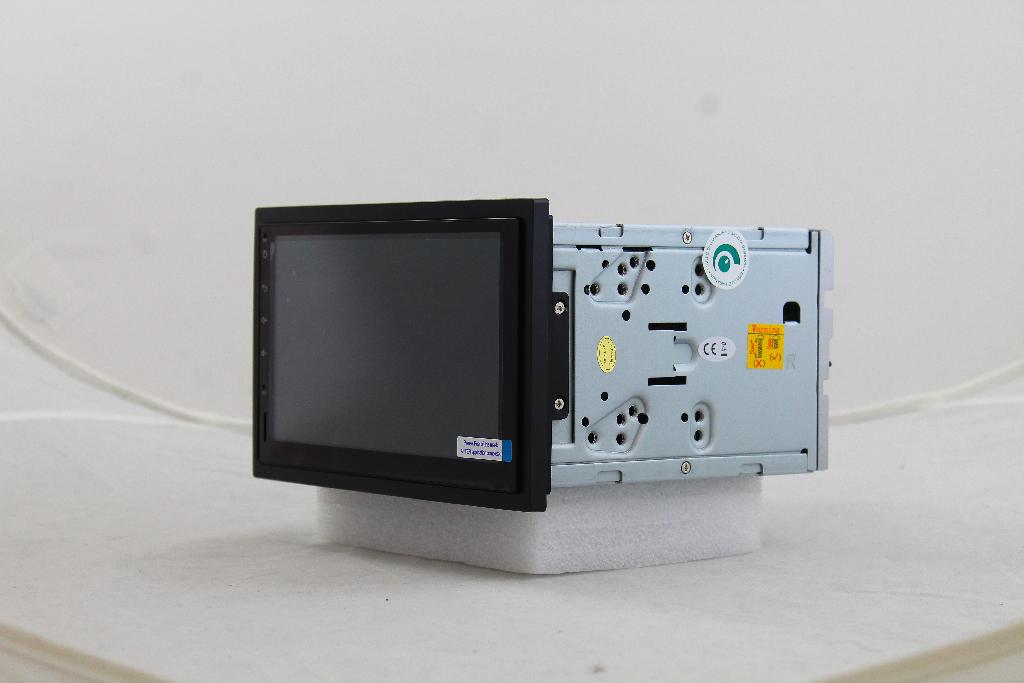 APPARECCHIO MULTIFUNZIONALE. L’ARTICOLO COMBINA NELLO STESSO INVOLUCRO UN SISTEMA DI RADIONAVIGAZIONE E INFOTAINMENT, CON UN MONITOR MULTI TOUCH, UN APPARECCHIO PER LA RIPRODUZIONE AUDIO, UN APPARECCHIO PER LA RIPRODUZIONE VIDEO. IL DISPOSITIVO E’ FORNITO DI RICEVITORE GPS CON MAPPE PRE-CARICATE E ANTENNA GPS CONTENUTA NELLA CONFEZIONE, RICEVITORE FM, RICEVITORE DAB+, WIFI E BLUETOOTH. DUE USCITE USB, I/O AUDIO/VIDEO PER UNA SORGENTE ESTERNA AUX, 4 USCITE AUDIO AMPLIFICATE 4 X50 W E 4 USCITE AUDIO PRE-AMPLIFICATE.
IL PRODOTTO E’ DESTINATO A ESSERE MONTATO SU VEICOLI A MOTORE (PER LO PIÙ AUTOVETTURE).