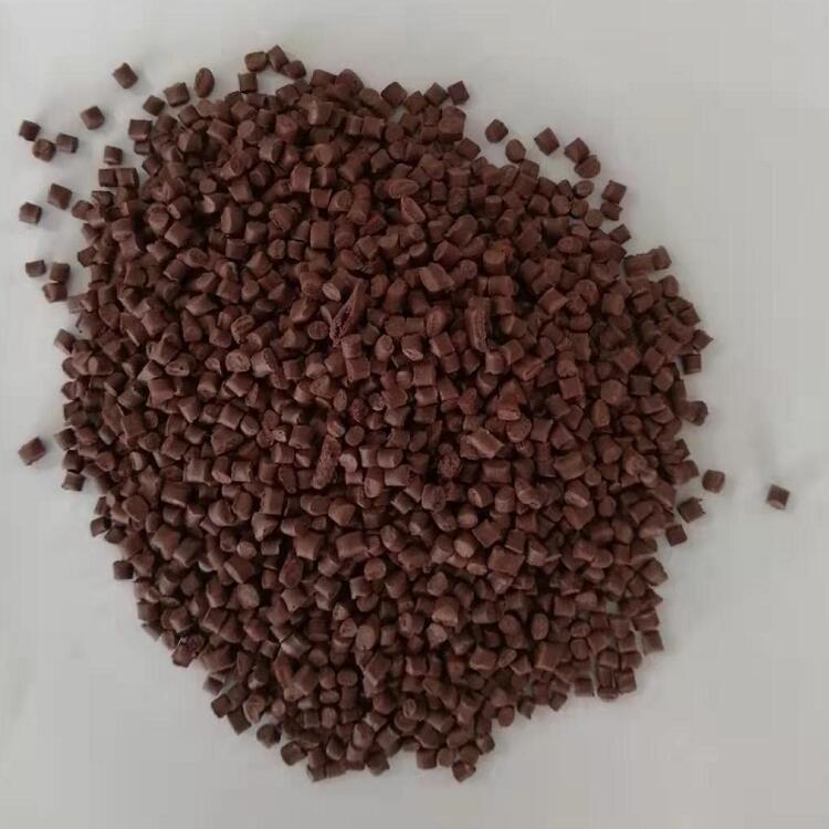 PRODOTTO  FORMATO  DA GRANULI DI COLORE ROSSO MATTONE DI PICCOLE DIMENSIONI (CIRCA 4 mm DI DIAMETRO). 
IL PRODOTTO E' CONFEZIONATO IN SACCHI DA  25 KG o 500 KG.
PER DICHIARAZIONE DI PARTE IL PRODOTTO E' UN ADDITIVO ANTIFIAMMA