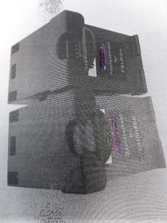 CARTUCCIA DI INCHIOSTRO PER STAMPANTE A GETTO DI INCHIOSTRO. PER DICHIARAZIONE DI PARTE, LA CARTUCCIA, REALIZZATA IN PLASTICA, CONTIENE: SPUGNA, INCHIOSTRO, TESTINA DI STAMPA, FLAT E MICROCHIP. LA CARTUCCIA E' DOTATA DI UGELLI DI STAMPA.