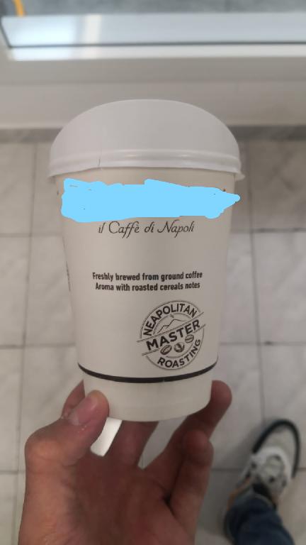 POLVERE DI CAFFE' TOSTATO. IL PRODOTTO E' PRESENTATO NELLA CONFEZIONE ORIGINALE DESTINATA ALLA VENDITA AL MINUTO COSTITUITA DA UN BICCHIERE MONOUSO IN CARTA E COPERCHIO DI PLASTICA. AL DI SOTTO DEL COPERCHIO, UNA PELLICOLA ARGENTATA RICOPRE LA MISCELA DI CAFFE'. AI FINI DELLA PREPARAZIONE,  AGGIUNGERE 275 ML DI ACQUA CALDA FINO AL LIVELLO INDICATO E MESCOLARE. RIPOSIZIONARE IL COPERCHIO DI PLASTICA E SERVIRE.