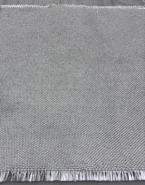 Tessuto in fibra di vetro testurizzato, a maglia chiusa, ad armatura a tela, preimpregnato con soluzione a base di amido e di seguito trattato con solvente.
È realizzato con filato di vetro da 9 micron per fornire un isolamento termico e acustico economico ma altamente efficace.
Le applicazioni di questo tessuto includono rivestimenti, imbottiture, rivestimenti rimovibili, coperture termoisolanti, coperte per saldatura e altri sistemi antincendio.