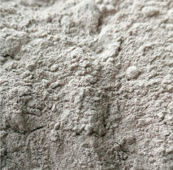 Polvere fine di colore beige.
Secondo quanto dichiarato trattasi di premiscela di additivi  organolettici per la preparazione di alimenti per animali.
Il prodotto è destinato all'industria dei mangimi e viene utilizzato come materia prima, da miscelare ad altri componenti.
Composizione:
Valeriana officinalis (estratto di radice di valeriana - valerian root extract) 10%;
Dried milled camphor wood (legno di canfora macinato essiccato) 90%
Dall'analisi al microscopio è emerso che, nonostante la finezza della polvere si sono comunque evidenziati residui vegetali riconducibili alle materie prime di partenza.