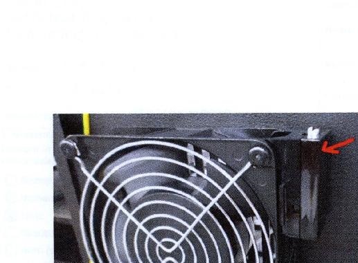 COVER IN PLASTICA. L'ARTICOLO MISURA CIRCA 29X49 MM ED E' DI COLORE NERO. L'ARTICOLO PRESENTA UNA LAVORAZIONE CHE NE PERMETTE L'UTILIZZO COME GUSCIO SUPERIORE NELL'ASSEMBLAMENTO DI UNA PARTE DI MACCHINA.
