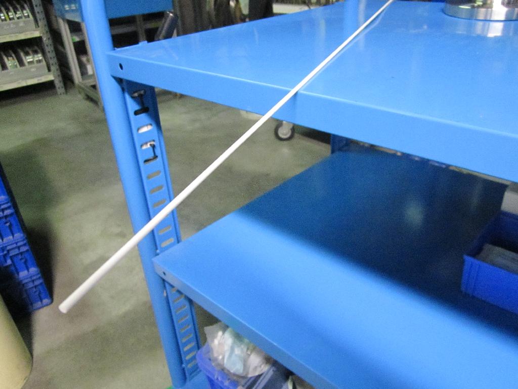 ISOLATORE CERAMICO. L'ARTICOLO, REALIZZATO CON CERAMICA IN OSSIDO DI ALLUMINIO, VIENE UTILIZZATO COME ISOLATORE ELETTRICO.