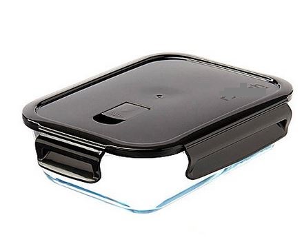 Contenitore per cibo con coperchio in plastica a chiusura ermetica.  In base alle informazioni fornite, il contenitore è in vetro temperato borosilicato, può essere di forma circolare o rettangolare di capienza da 0,62l a 1,75l.