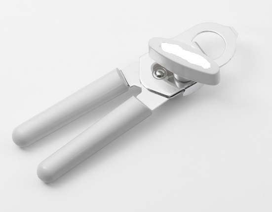 Apriscatole meccanico per uso domestico, concepito per aprire manualmente i barattoli in metallo. All'estremità, l'articolo è munito anche di un occhiello con funzione di levacapsule.
L'utensile si utilizza appoggiandolo  al bordo del barattolo e, girando la manovella a farfalla, la lama incide il coperchio di latta, aprendolo; contestualmente la rotella fa girare il barattolo, permettendo alla lama di tagliare il coperchio lungo tutta la circonferenza.
La parte funzionale dell' oggetto è costituita da un meccanismo in acciaio composto da una rotella da taglio mobile in acciaio temperato, una ruota di guida e due ingranaggi controrotanti. Le ruote vengono fatte girare da una manopola rotante a farfalla. I manici e la farfalla sono prodotti in plastica (ABS).
L' articolo pesa 174 grammi e si presenta condizionato per la vendita al minuto su di un cartoncino appendibile, riportante le informazioni per il consumatore.