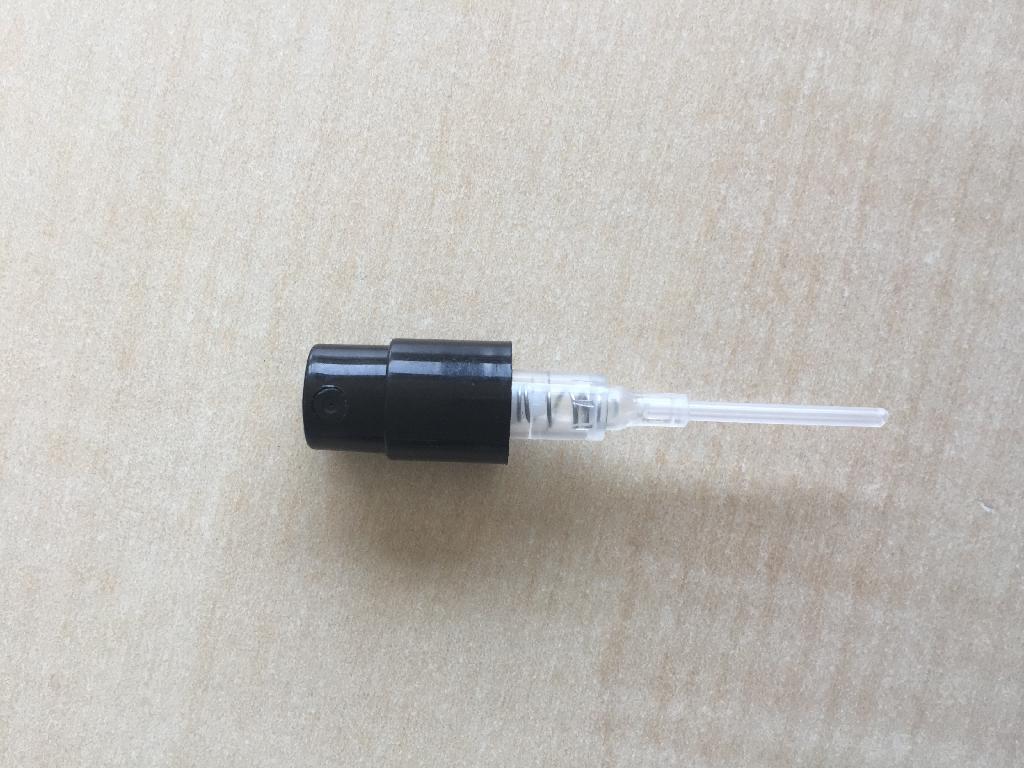 NEBULIZZATORE PER NEBULIZZARE LIQUIDI (EAU DE TOILETTE E PROFUMI), COMPOSTO DA UNA TESTA IN PLASTICA CON MOLLA INCORPORATA E DA UN TUBO SOTTILE DI PLASTICA.
L'ARTICOLO E' DESTINATO AD ESSERE INSERITO NELLA TESTA DI UNA BOTTIGLIETTA DI PROFUMO PER SPRUZZARE IL PROFUMO.