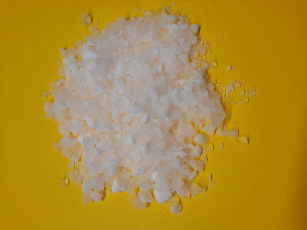 SECONDO QUANTO DICHIARATO DALLA PARTE, IL PRODOTTO E' COSTITUITO PER IL 98% DA SILICIO, IN GRANULI, PRIVO DI COLORANTI E DI ALTRE SOSTANZE. LO STESSO E' UTILIZZATO COME LETTIERA PER GATTI E SI PRESENTA CONFEZIONATO PER LA VENDITA AL DETTAGLIO  IN SACCHI DI PLASTICA DI DIVERSO FORMATO ( 3,6 L, 7,6 L E 15 L). LA MERCE ASSORBE L'URINA, DISIDRATA LE FECI ED ELIMINA GLI ODORI.