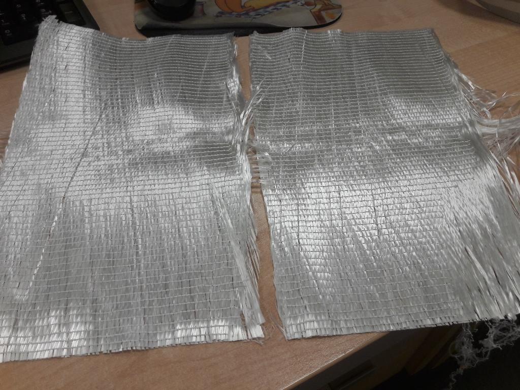 TESSUTI DI FILATI DI FIBRE DI VETRO ACCOPPIATI IN PARALLELO A FILAMENTO CONTINUO, SENZA TORSIONE (ROVINGS) LEGATI MECCANICAMENTE DA  UNA CUCITURA CON UN FILO DI POLIESTERE, A MAGLIA CHIUSA. IL TESSUTO NON RISULTA ESSERE IMPREGNATO O PREIMPREGNATO.
PER  DICHIARAZIONE DI PARTE LA MERCE E' DI PROVENIENZA TURCHIA.