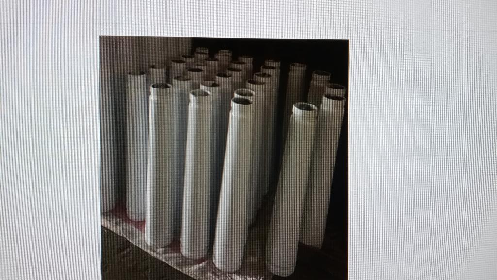 Riduzione in acciaio non legato utilizzata esclusivamente per la distribuzione di calcestruzzo delle pompe e betonpompe. Tale raccordo ha lo scopo di congiungere la linea di distribuzione sulla pompa. Il prodotto si presenta con un diametro di ingresso diverso dal diametro di uscita.
Il prodotto può aver misure differenti a seconda della linea di distribuzione sulla quale deve essere applicato. Può esser anche non completamente verniciato (grezzo).
Per dichiarazione di parte, l’articolo è ottenuto mediante un processo di fusione.