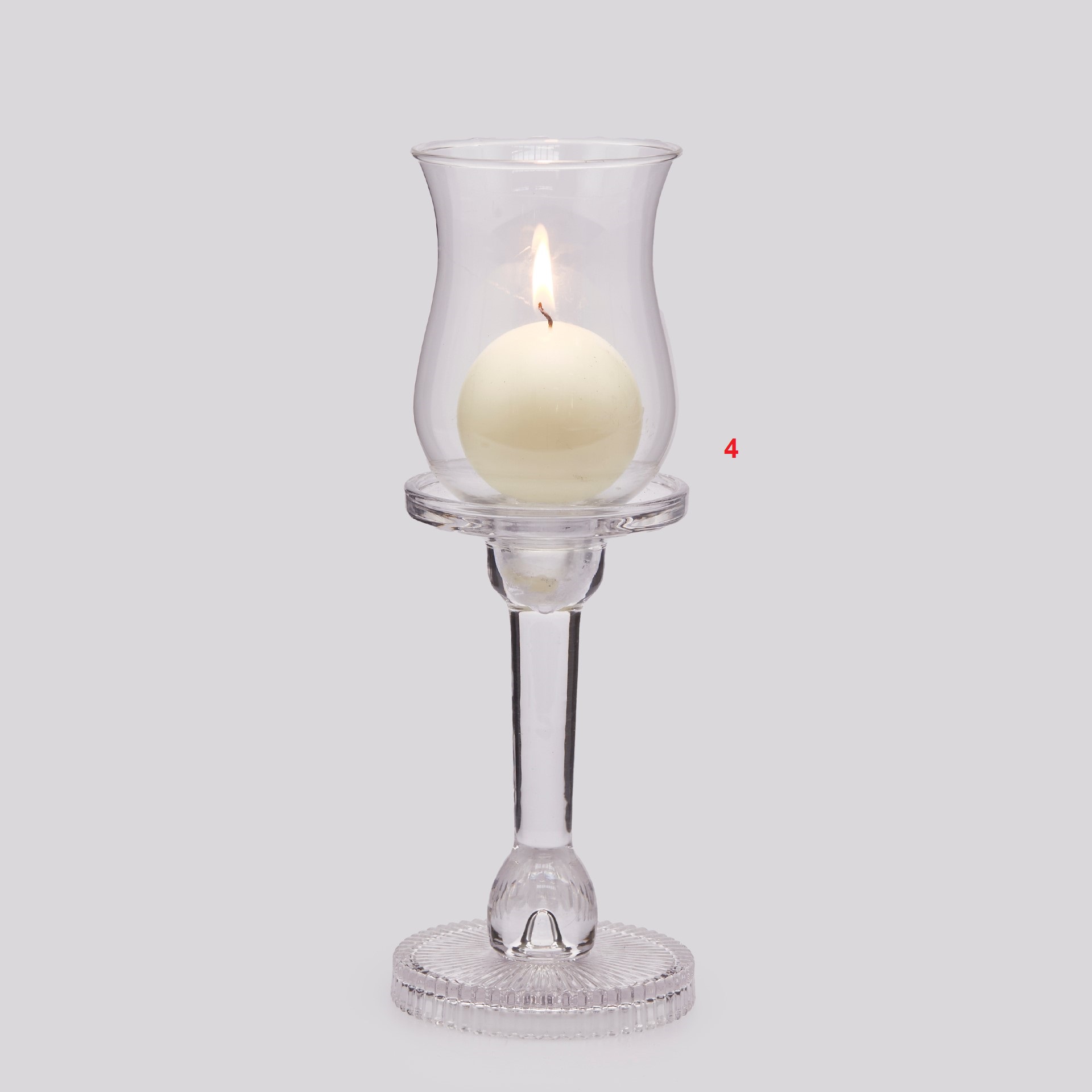 Parafiamma di varie forme e misure, in vetro per candelieri.
L'articolo  ha la funzione di riparare le fiamme delle candele dal vento.
La merce è condizionata alla vendita al dettaglio in una scatola di cartone contenente un pezzo. Dimensioni:  h32 diametro 8 cm; h40 diametro10 cm;  h12 diametro 9 cm.
