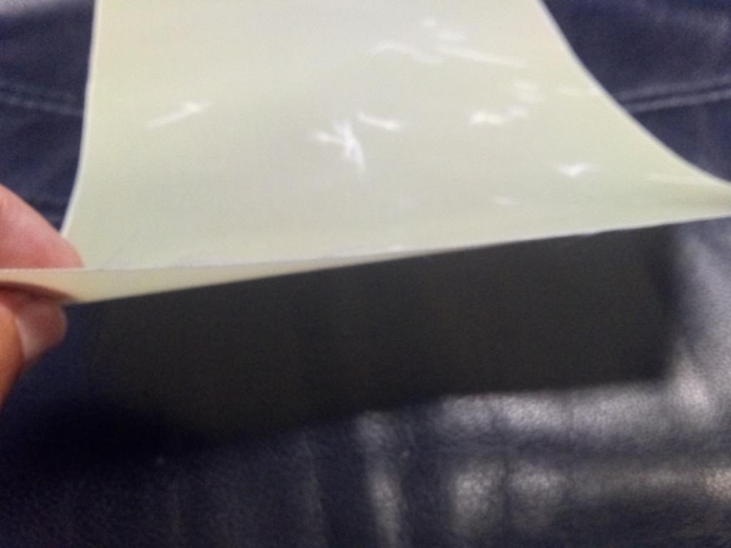 Lastra di forma rettangolare, costituita da un tessuto in fibra di vetro non ritorta, con armatura a tela, a maglia chiusa, impregnato con una resina epossidica di colore giallo chiaro.
Il prodotto viene utilizzato per la produzione  di circuiti stampati.
La componente in resina epossidica è pari a 53,13% m/m, mentre la massa della fibra di vetro è pari al 46,87%. Il tessuto di fibra di vetro costituisce un mero materiale di supporto.