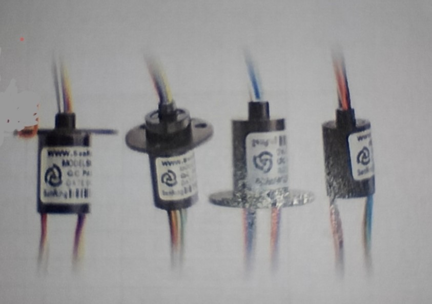 Collettori elettrici rotanti (slip rings) formati da alloggiamento in plastica, alberi, cuscinetti, e contatti striscianti.

Hanno la funzione di collegare elettricamente due parti rotanti evitando l'attorcigliamento dei fili.

Caratteristiche tecniche:
Voltaggio massimo: 240 V;
Amperaggio massimo: da 2 a 30 A a seconda del modello.
Lunghezza rotore + statore da 28 a 149 mm a seconda del modello;
Grado di protezione: IP 51.