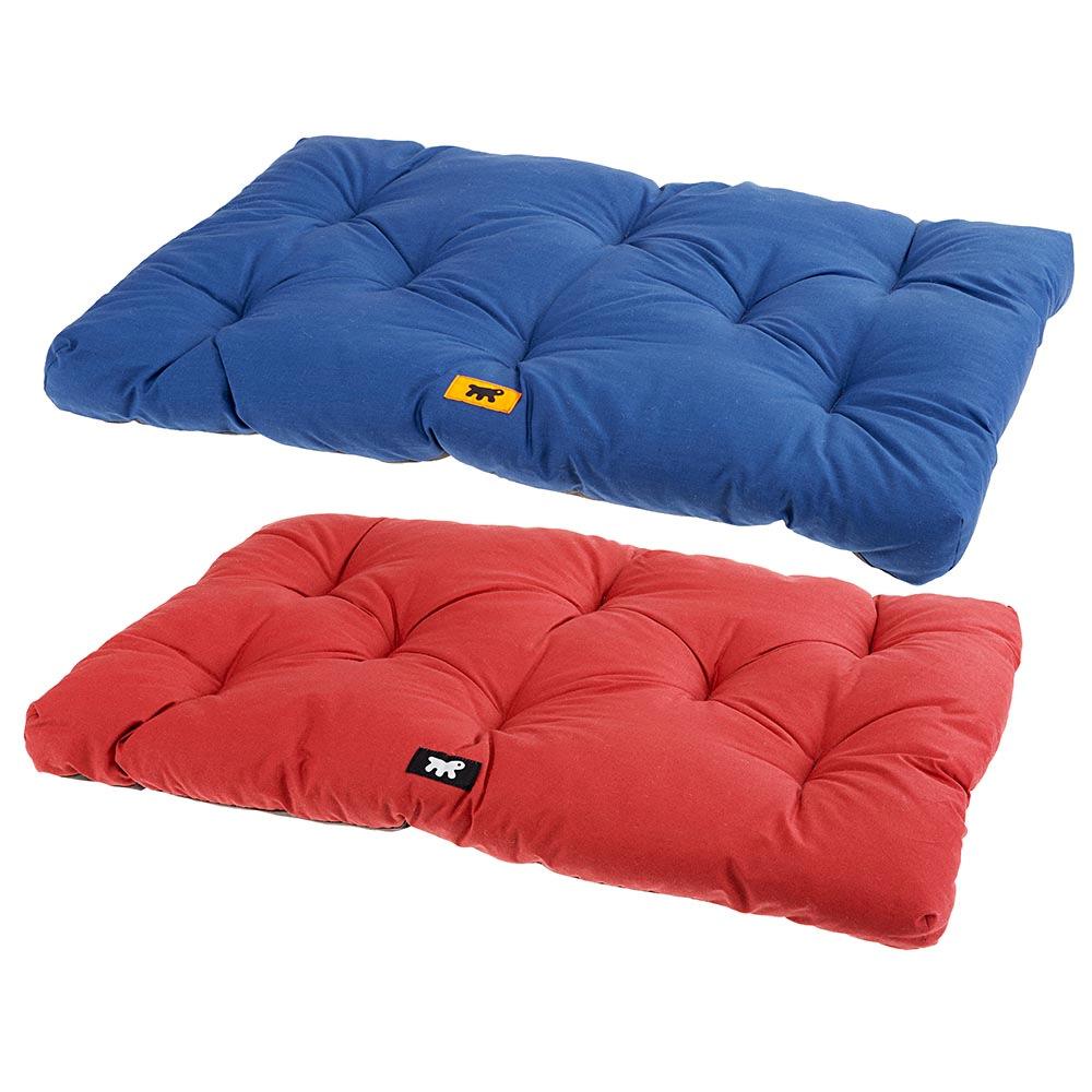 Cuscino  in tessuto (cotone 70% poliestere 30%)  a forma rettangolare, di piccole dimensioni (cm 64x40x10), imbottito (poliestere 100%).
Il prodotto è commercializzato come "giaciglio" (oggetto lettereccio) destinato a cani di piccola/media taglia e gatti.