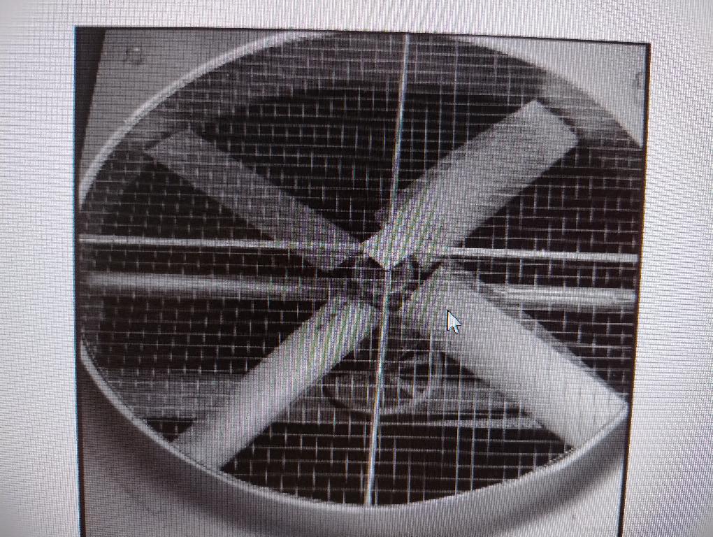 Reti di protezione per ventilatori assiali che vengono installate sopra il cilindro dei ventilatori.
Le reti di protezione hanno una forma circolare aventi le seguenti dimensioni come diametro: 63,5 cm, 93,98 cm, 104,45cm, 213,36 cm, 152,4cm, 160,02 cm, 182,88cm, 187,96cm. di colore neutro senza imballo.
Spessori da 3 mm ad un massimo di 9 mm.
Le reti di protezione vengono installate sopra il cilindro dei ventilatori assiali a scopo antinfortunistico e per evitare l’intrusione di oggetti estranei. 
Il prodotto è realizzato in acciaio al carbonio elettrosaldate e poi successivamente zincate, oppure in acciaio inossidabile Aisi 304 e Aisi 316.