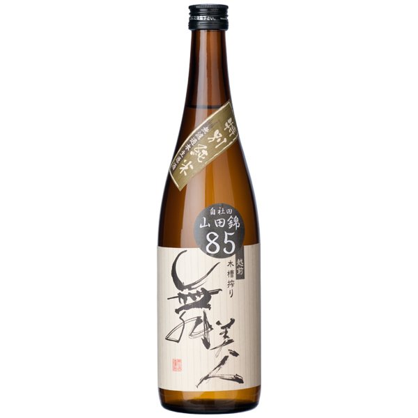 Sakè in bottiglia di vetro da 720 ml.
Il sakè è prodotto da fermentazione di solo riso tipo Yamadanishiki, Koji e acqua.
Secondo il dichiarato la gradazione alcolica è data dalla sola fermentazione del riso.
La gradazione alcolica misurata in laboratorio è 14,98 %.