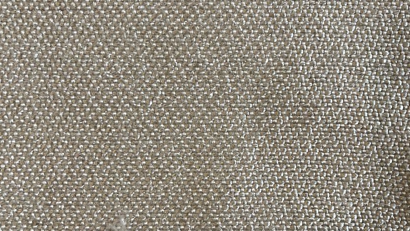 Tessuto di fasci di fibre di vetro, continue, ritorte, a maglia chiusa, ad armatura a saia, con diametro medio delle fibre di vetro di 10 µ e  massa areica  di  circa 970g/m².
Il tessuto risulta essere non rivestito né stratificato.
La merce è destinata ad essere utilizzata per l'isolamento termico ed acustico.