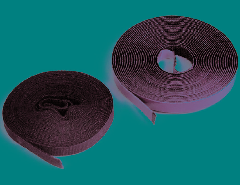 Nastro adesivo a rete.

L'articolo presenta maglie di larghezza e lunghezza non superiori a 1,8 mm.

Il prodotto è utilizzato per riparare le zanzariere.

Il nastro adesivo è costituito da fibra di vetro ricoperta sul lato adesivo da un composto polimerico sul quale è applicato un collante acrilico protetto da un nastro trasparente di pet.
