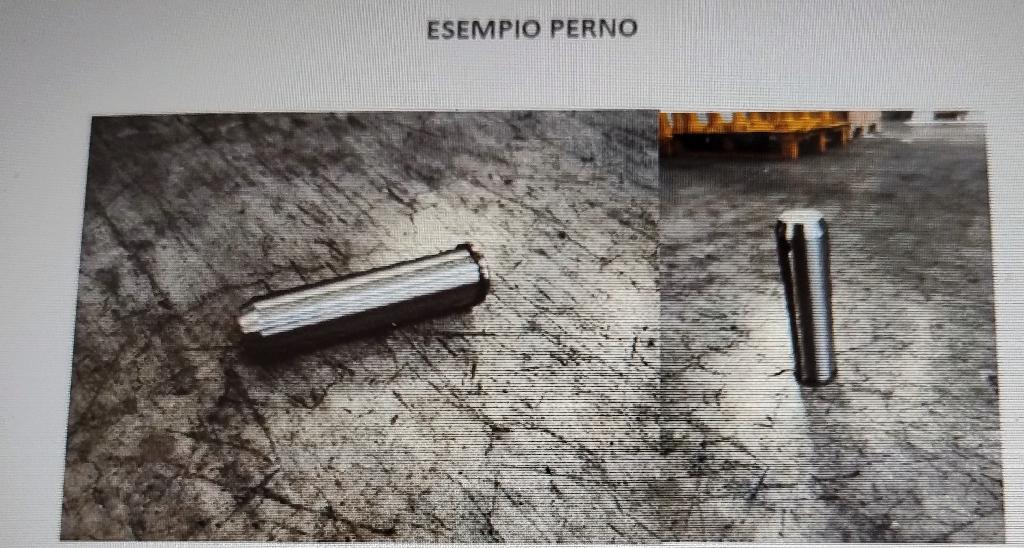 Perno cilindrico di acciaio per macchine movimento terra.
Il perno è un componente delle macchine movimento terra (ad esempio escavatori e bulldozer), in grado di
assicurare l’accoppiamento ed il movimento relativo di diversi elementi di tali macchine, sopportando le pesanti
sollecitazioni meccaniche connesse alle forze di lavoro.
Secondo le informazioni fornite, il perno può avere una lunghezza variabile a seconda della tipologia da 60 mm a
1500 mm ed un diametro variabile tra i 20 mm e i 200 mm e presenta delle caratteristiche che lo differenziano da
un generico perno di fissaggio: all’interno è dotato di una filettatura che viene utilizzata per l’estrazione, una
volta che il perno è usurato, e può essere dotato di fori per permetterne la lubrificazione.
Il perno è impiegato in diverse sezioni delle macchine movimento terra come ad esempio bracci articolati di
sollevamento e relativo collegamento a benne e pale.
L’articolo è utilizzato come parte strutturale mobile nel sistema articolato di escavatori o bulldozer e non ha
quindi solo una funzione di bloccaggio, ma è una vera e propria parte strutturale meccanica per trasmissione di
carico/movimento.
