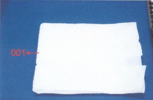 PANNI CATTURA POLVERE USA E GETTA DI TESSUTO NON TESSUTO DI FORMA RETTANGOLARE DELLE DIMENSIONI 28 X 22 CM. I BORDI DEL PANNO SONO SEMPLICEMENTE TAGLIATI E NON PRESENTANO ORLI, TERMOSALDATURE O ALTRE LAVORAZIONI. I PANNI SONO COMMERCIALIZZATI IN CONFEZIONI DA 20 PEZZI.