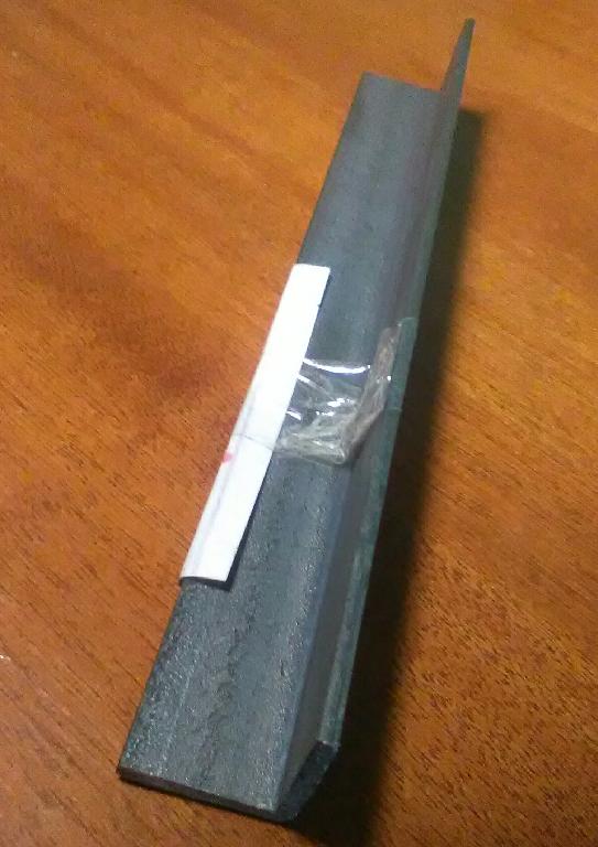 BARRE ANGOLARI AD “L” DI ACCIAI NON LEGATI.
L’ARTICOLO HA LE SEGUENTI DIMENSIONI: 20 X 20 x 2,5 MM X 6 M.