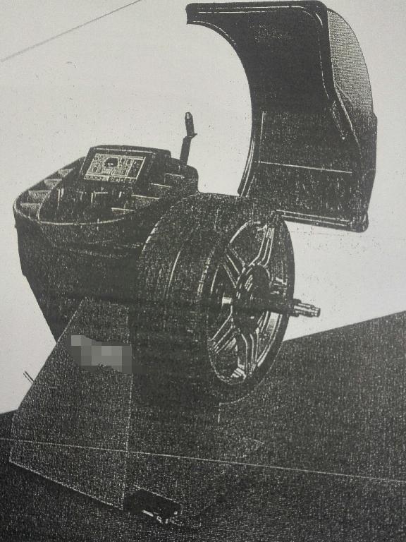 MACCHINA PER L'EQUILIBRATURA DELLE RUOTE DI AUTOVEICOLI.
L'APPARECCHIO E' DOTATO DI MISURA AUTOMATICA DELLA LARGHEZZA DEL CERCHIONE, DISPLAY GRAFICO LCD, INDICATORE LUMINOSO PER IL POSIZIONAMENTO DEL PESO ADESIVO, PROTEZIONE RUOTA FINO A 42", CONNESSIONE ALLA RETE WI-FI.