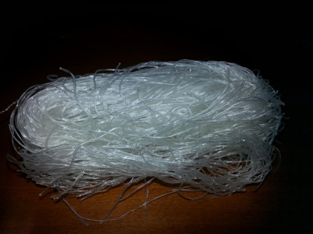 PASTA SECCA CRUDA. IL PRODOTTO E' OTTENUTO, PER DICHIARAZIONE DI PARTE DA FARINA DI FAGIOLI DI SOIA (P. AUREUS).
IL PRODOTTO E' CONFEZIONATO IN UNA BUSTA DI PLASTICA, IN CUI SONO RIPORTATI, TRA L'ALTRO, DENOMINAZIONE COMMERCIALE, MARCHIO, INGREDIENTI, PREPARAZIONE, PESO.