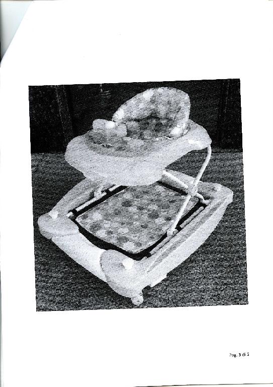 GIRELLO.
L'ARTICOLO E' UTILIZZATO DAI BAMBINI A PARTIRE DAI 6 MESI PER IMPARARE A MUOVERE I PRIMI PASSI IN MANIERA AUTONOMA ED È COSTITUITO DA UN ASSETTO IN METALLO E PLASTICA CON 4 RUOTE ALLA BASE, UN SEGGIOLINO E UN VASSOIO GIOCO REMOVIBILE. 
IL GIRELLO È UNA STRUTTURA IN CUI IL BAMBINO VIENE COLLOCATO IN POSIZIONE SEDUTA O ERETTA, CHE GLI PERMETTE DI SPOSTARSI CON L'AIUTO DEL SOSTEGNO OFFERTO DAL TELAIO; ESSO È PROVVISTO DI UN MECCANISMO DI SICUREZZA PER EVITARE CHE IL BAMBINO POSSA CADERE DALLE SCALE O RIBALTARSI. INOLTRE QUESTO MODELLO CONSENTE DI AVERE CONNTEMPORANEAMENTE UN GIRELLO E UN DONDOLO.
