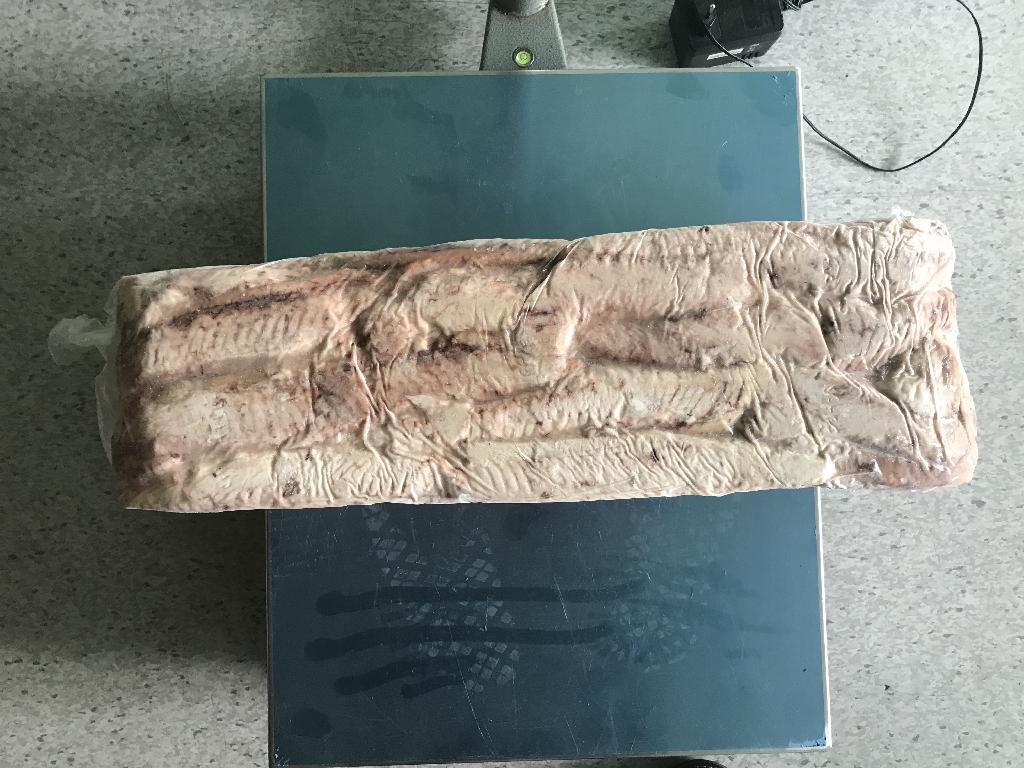Blanširuota  ir užšaldyta dryžiojo tuno (Katsuwonus pelamis) nugarinės filė. Balkšvai rusvos spalvos dryžiojo tuno nugarinės filė supakuota į vakuumines pakuotes po 7,5 kg.
Pusgaminis skirtas tolimesniam perdirbimui -  konservų gamybai.
Pusgaminis paruoštas be prieskonių ir druskos.